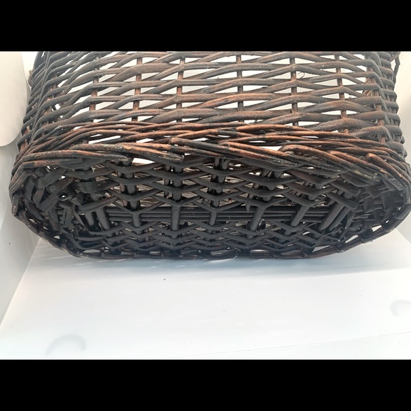 Gorgeous Oval Whicker Dark Wooden Basket - Picture 8 of 8